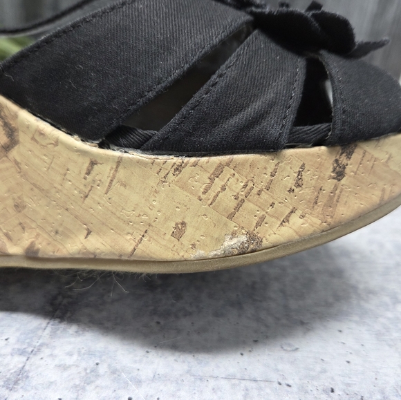 Madden Girl | Kolasso Black Cork Platform Wedge Sandals Flower Upper Size 8.5 - Picture 8 of 13